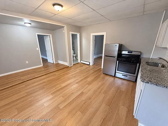 5th image of 825 Main St