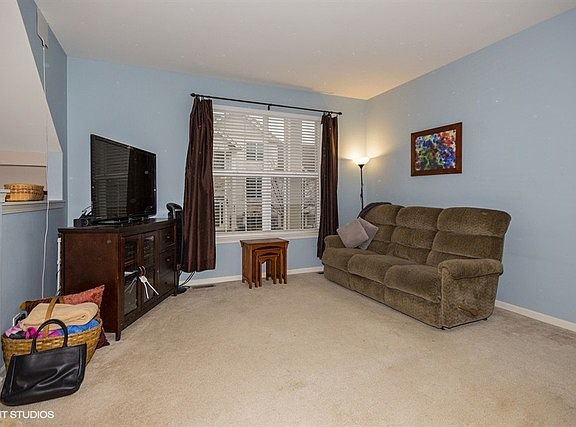 2nd image of 828 Summit Creek Dr