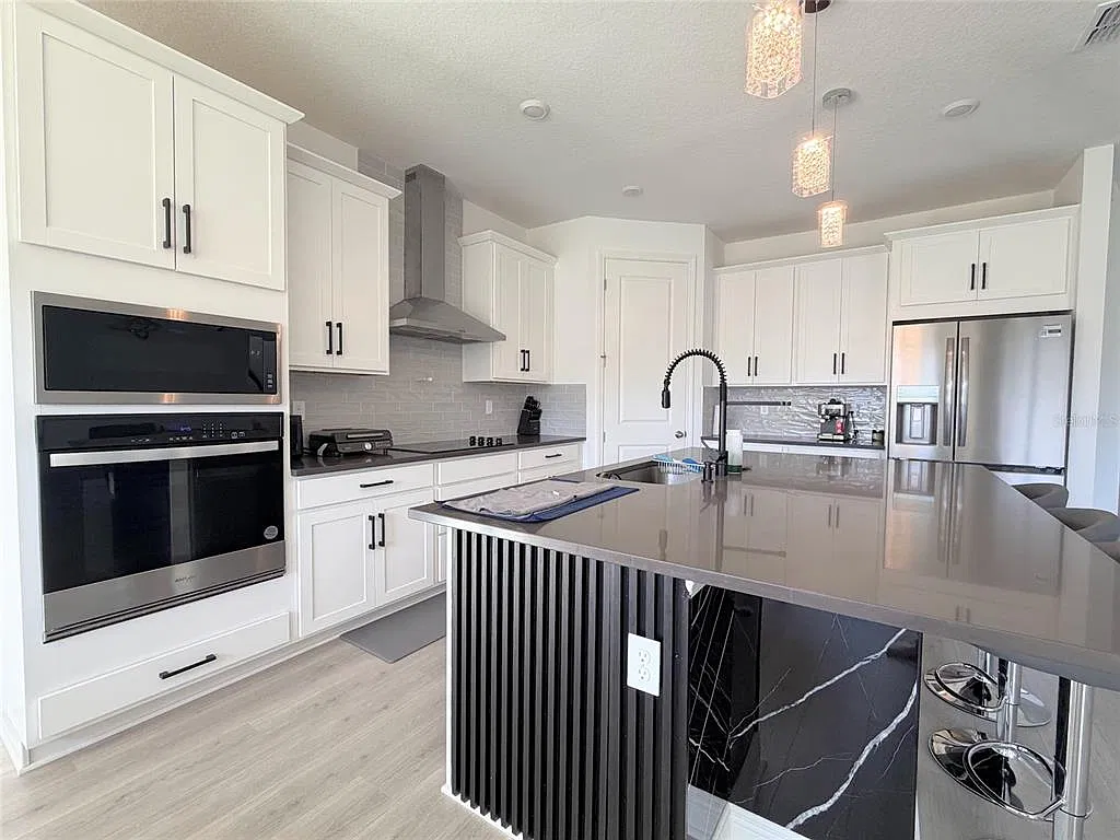 4 bed, 3.5 bath, 2759 sqft, $3,900 — Photo 4