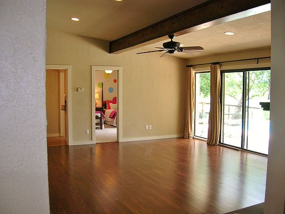 4th image of 3801 Lakeview Dr