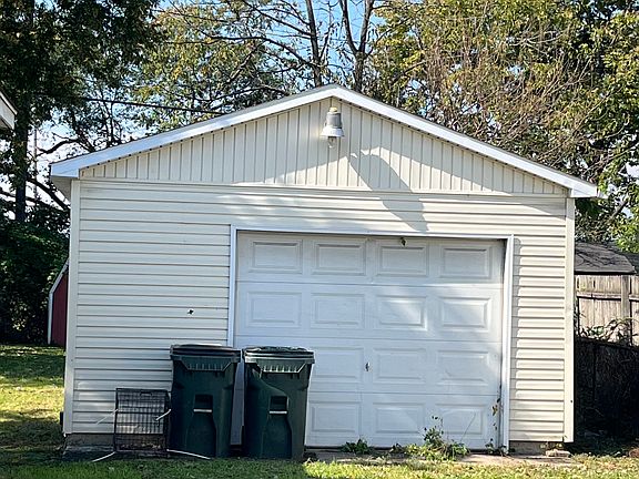 5th image of 2104 Highland St