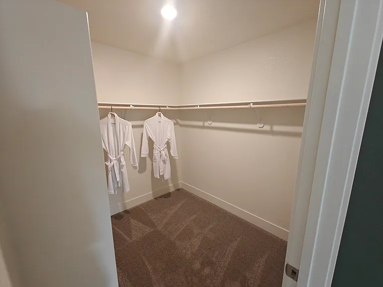 1594 Grazer Way — Photo 36
