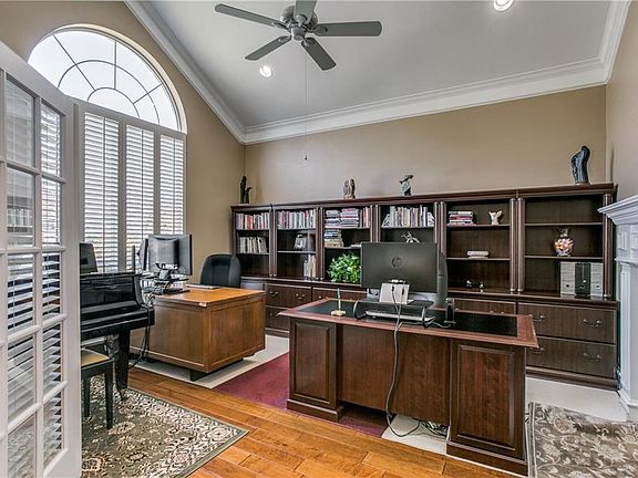 5th image of 2820 Redfield Dr