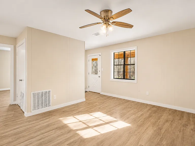 213 Bobbie Dr — Photo 18