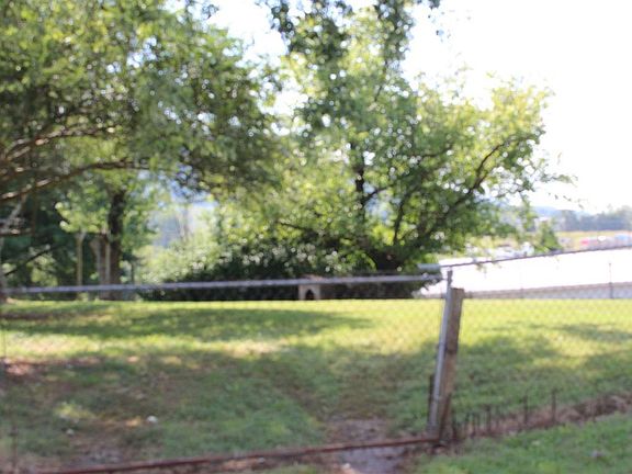 5th image of 386 McNeil Cir