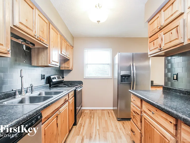 1433 Hunters Ln — Photo 5