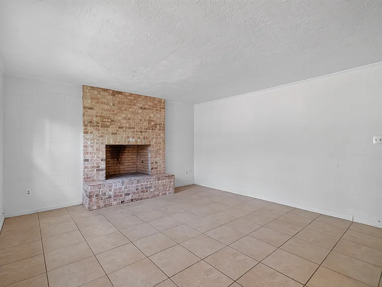 1524 NE 8th St — Photo 8