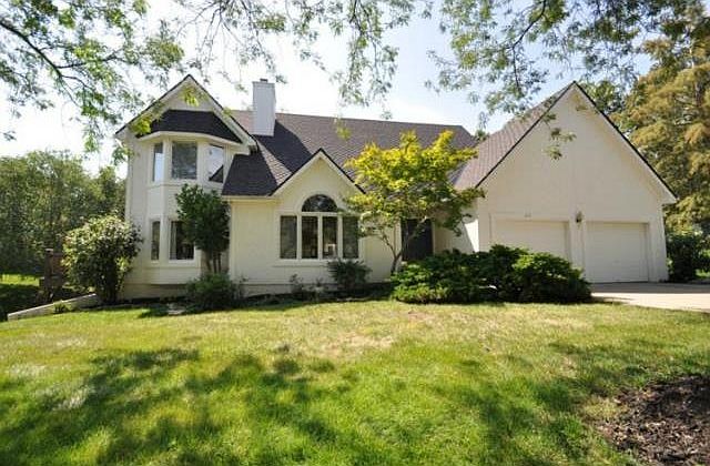 1st image of 325 NE Brockton Dr
