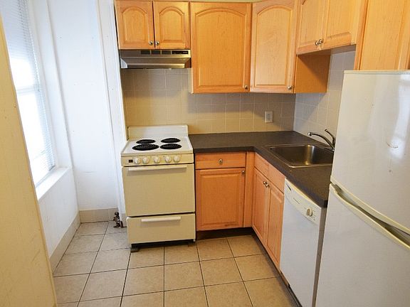 3rd image of 198 Saint Paul St #29