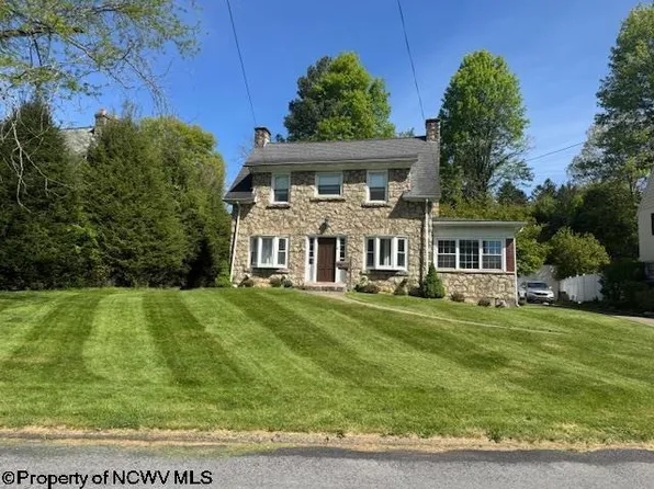 6 Jo Harry Dr, Fairmont, WV 26554