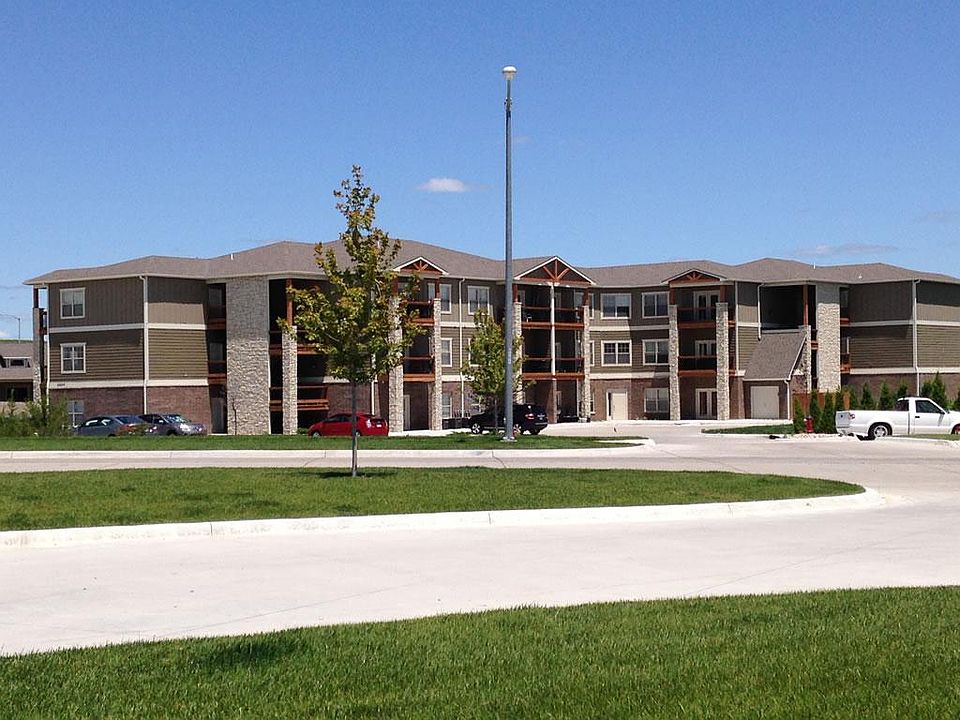1st image of 2525 Bellerive Dr