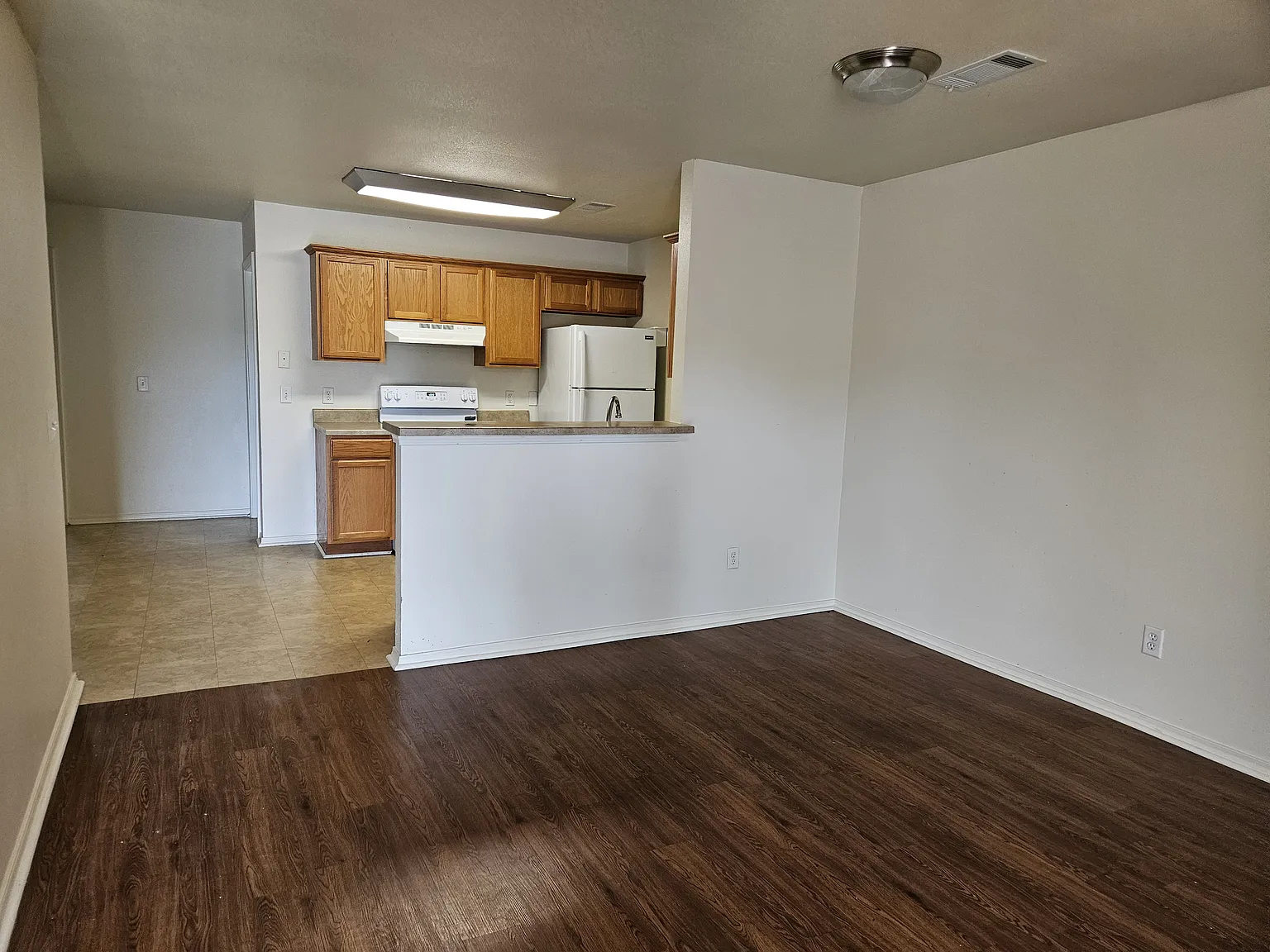 3 bed, 1120 sqft, $782 — Photo 3