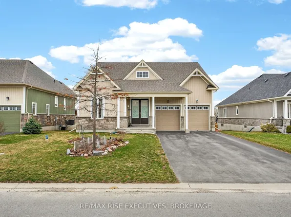 113 Country Club Dr, Bath, ON K0H 1G0