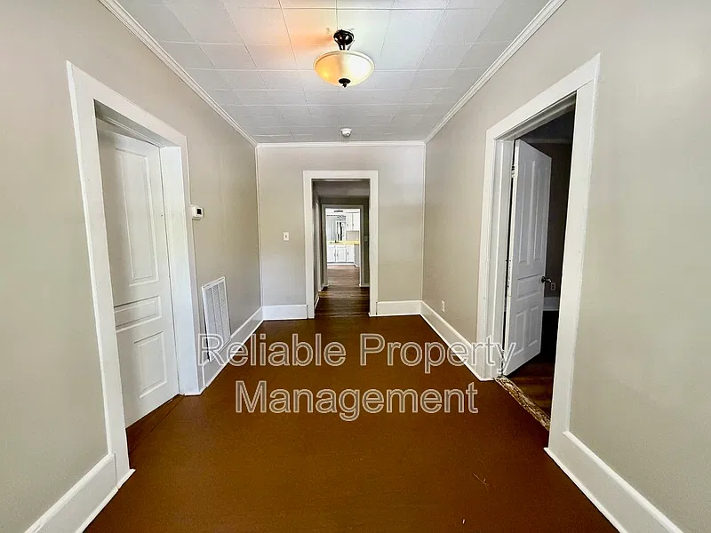 2 bed, 1.0 bath, 1450 sqft, $1,450 — Photo 2