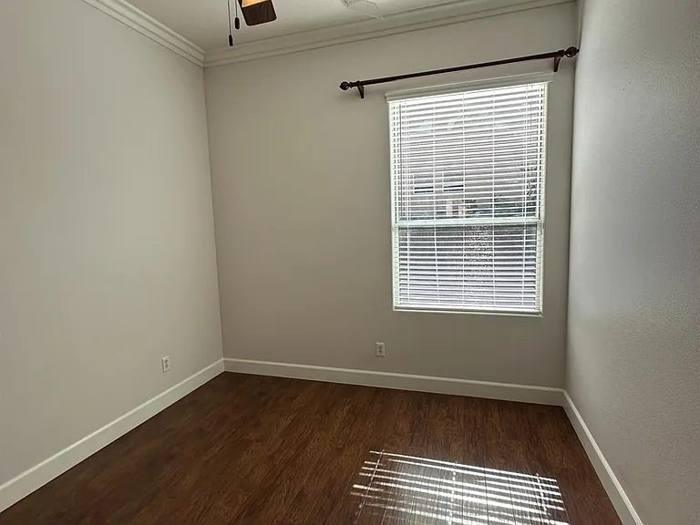 768 Quincy Ave — Photo 25