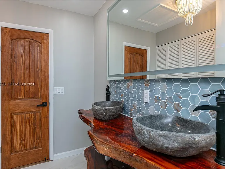 1507 Harding St — Photo 11