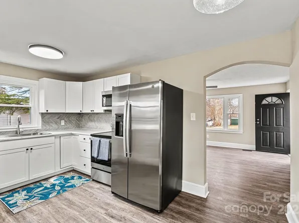 2829 1st Ave NW, Hickory, NC 28601