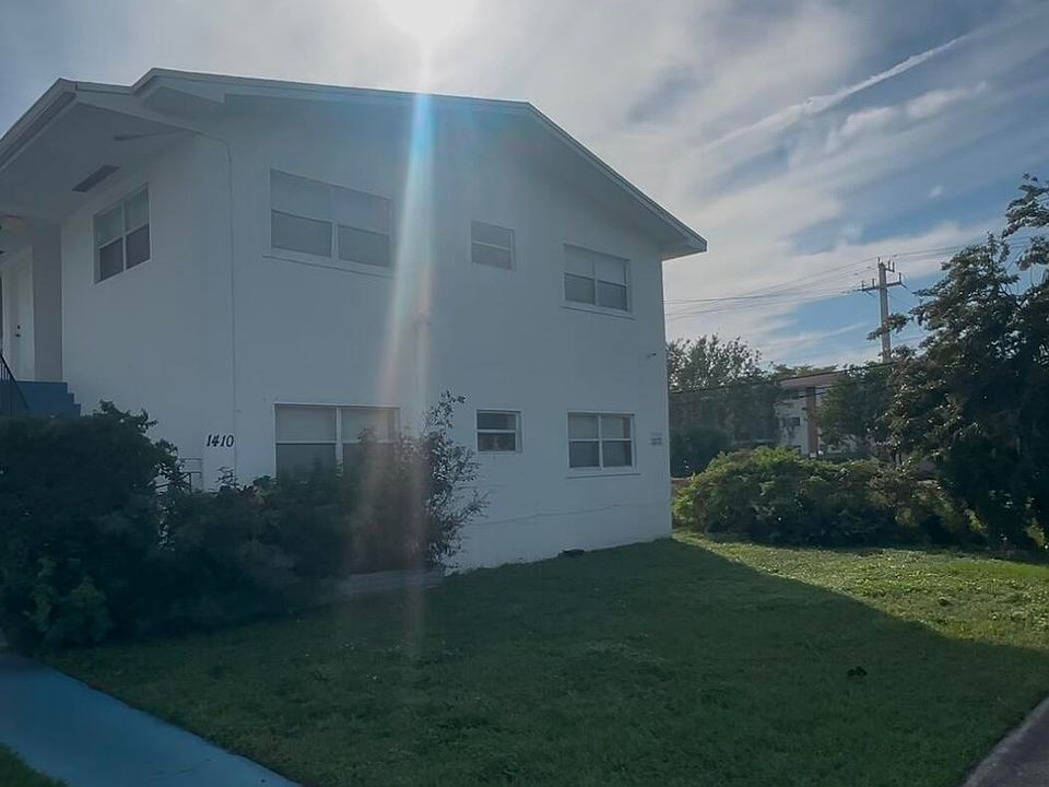 1st image of 1410 NE 171 Street
