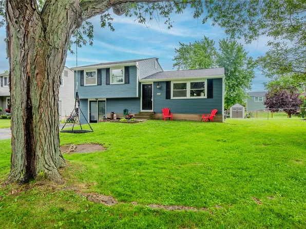 1169 Meadowbrook Ln, Farmington, NY 14425