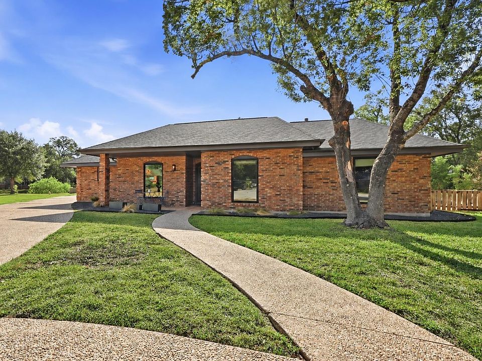 1st image of 5000 Desert Oak Cir