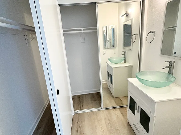 555 Oak St #301 — Photo 11