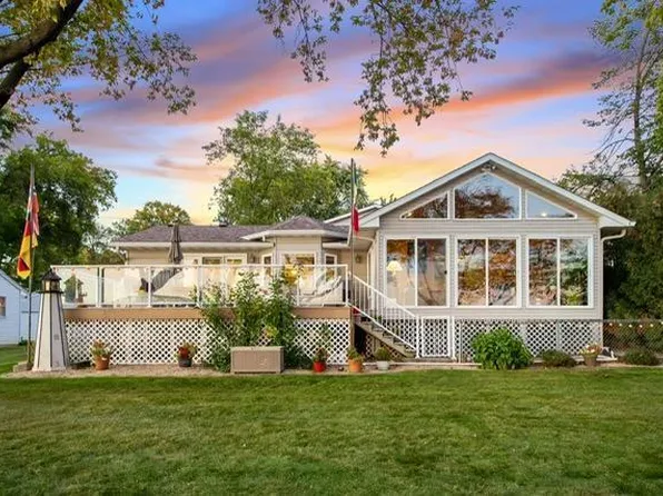 8839 N Shore Trl N, Forest Lake, MN 55025