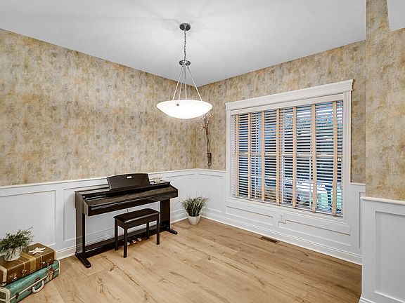 3rd image of 1128 Jeanne Ct