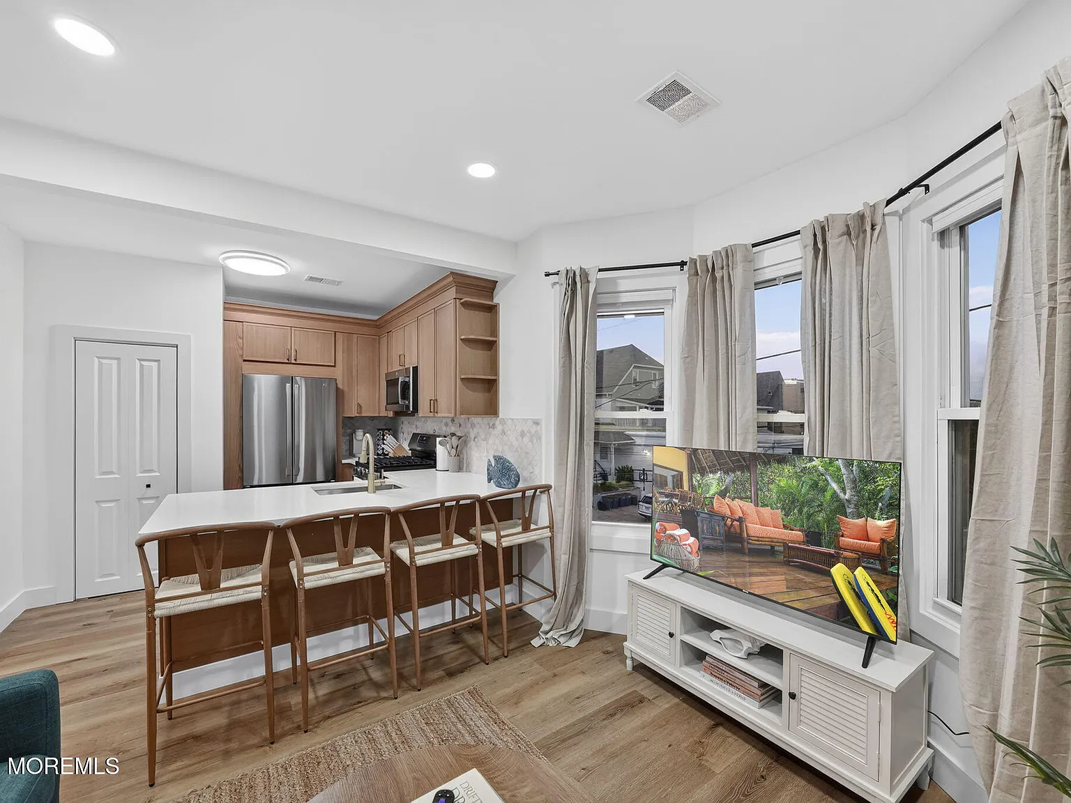 905 Emory St — Photo 4