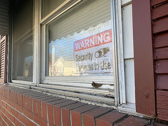 4th image of 2410 West Ave