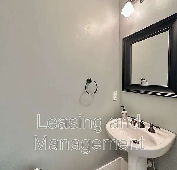 76 Alberta Ave — Photo 11