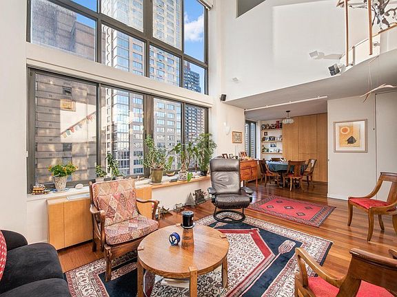 3rd image of 161 W 61st St APT 11A