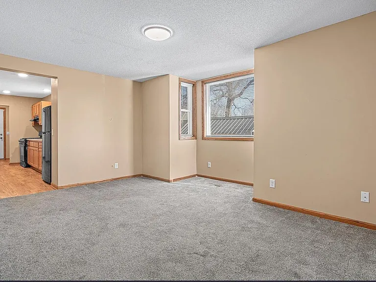 9 Acker St W #2 — Photo 7