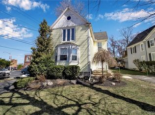 44 S Cayuga Rd, Williamsville, NY 14221