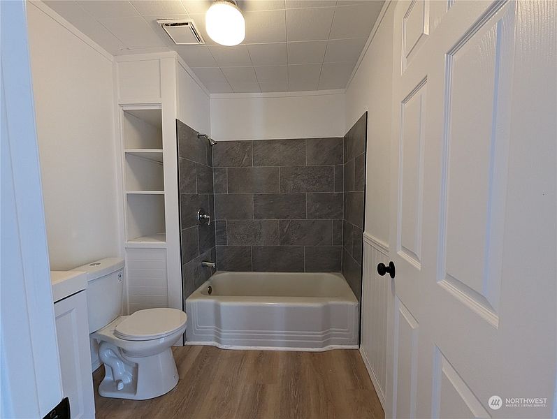 3rd image of 415 E Main Street