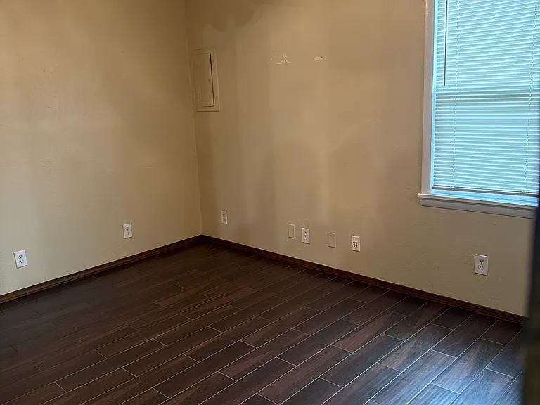 2067 N Columbia Ave — Photo 7