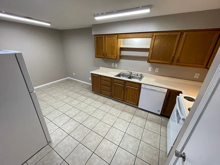 307-315 Blue Bird Dr #6 — Photo 7