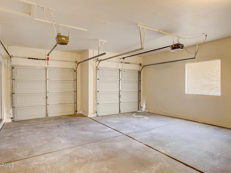 2043 N Holguin Way — Photo 24
