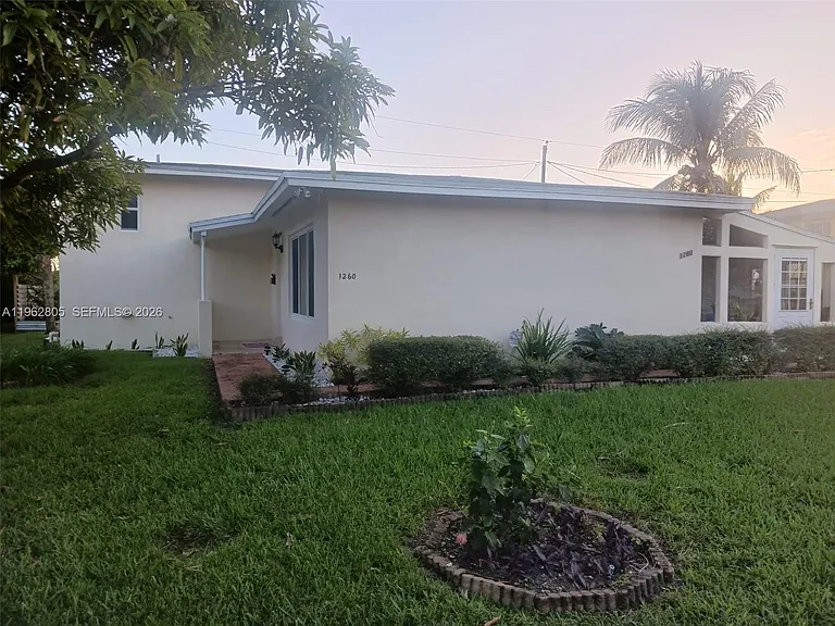 1260 NE 200th Ter — Photo 3