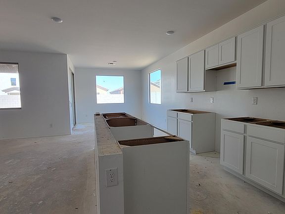 5th image of 1902 E LARIAT Avenue