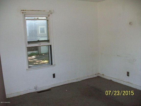 5th image of 840 E High St