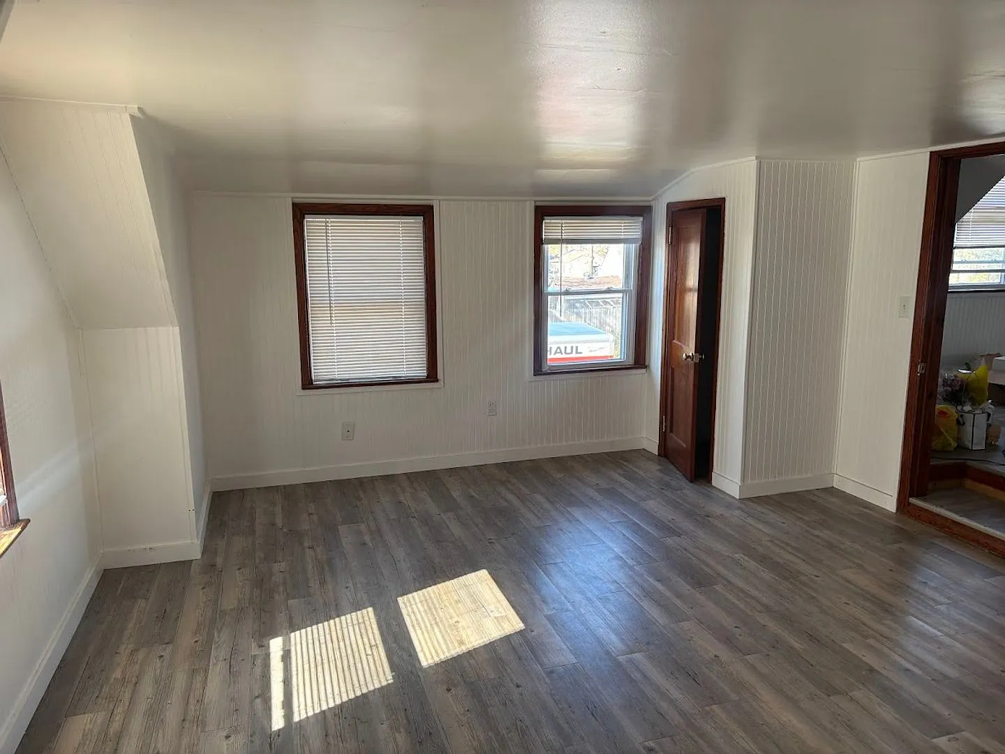 4745 Lind St — Photo 4