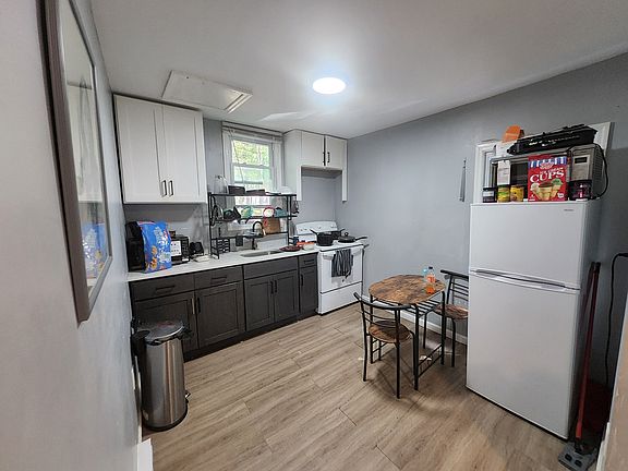 2nd image of 21 Prince St Unit 2