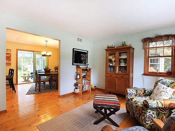 4th image of 1599 Highland Ave