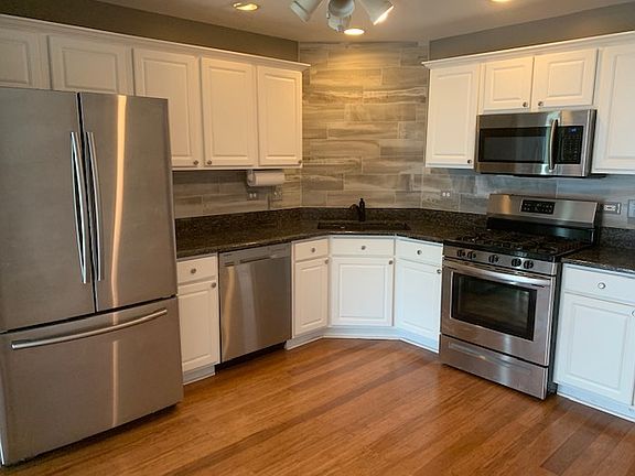 3rd image of 3215 Renard Ln