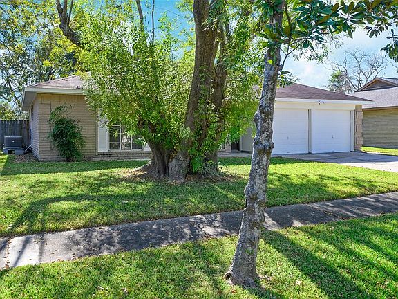 2nd image of 6627 Castleview Ln