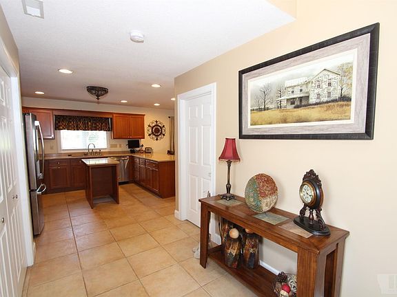 4th image of 401 River Bend Dr