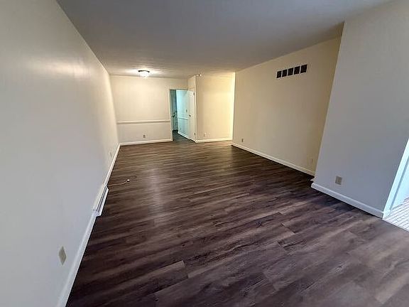 3rd image of 3814 N Sheridan Knolls Ct