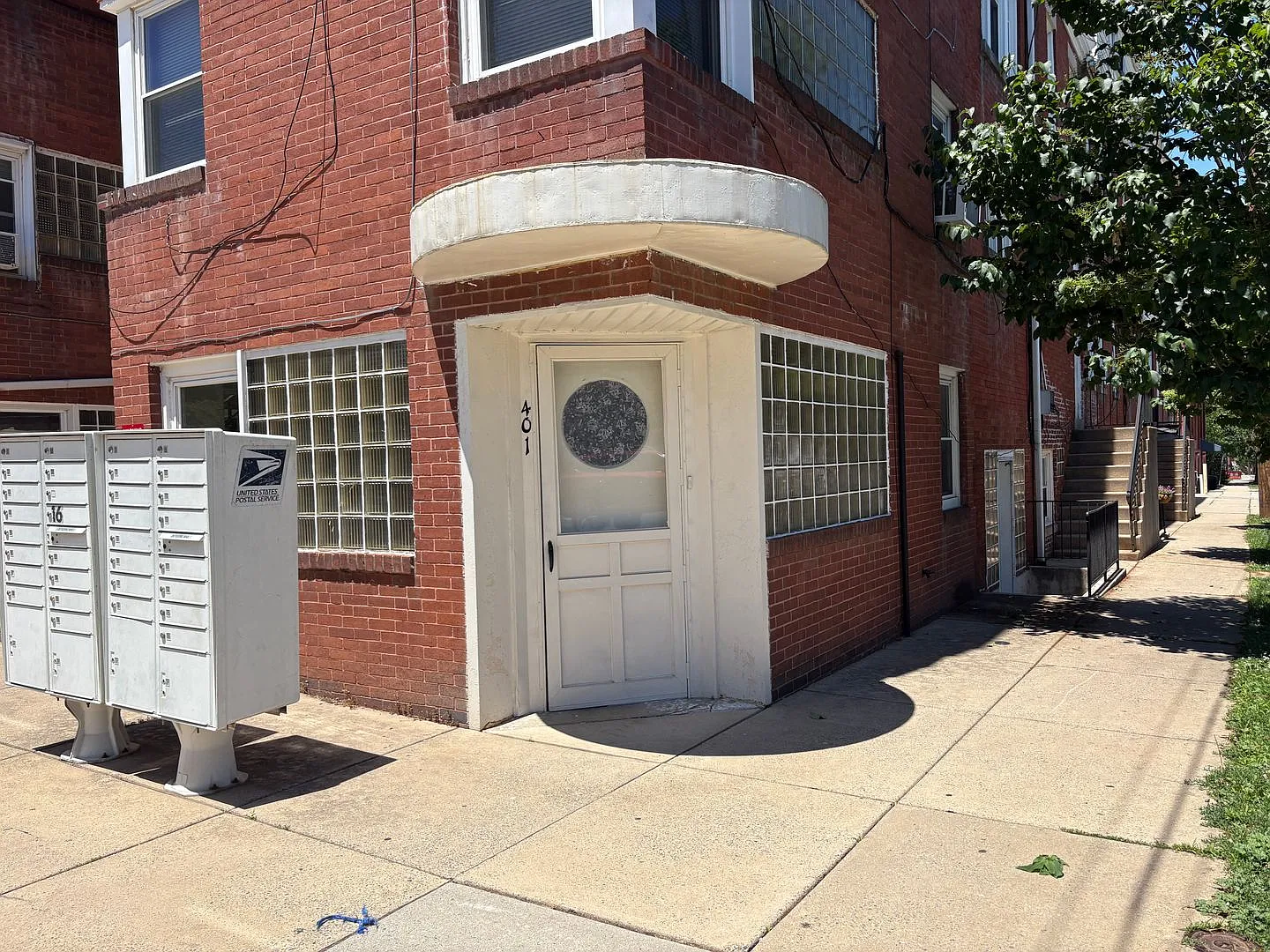 403 W James St — Photo 4