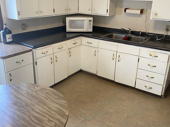 4th image of 1330 E Cuming St