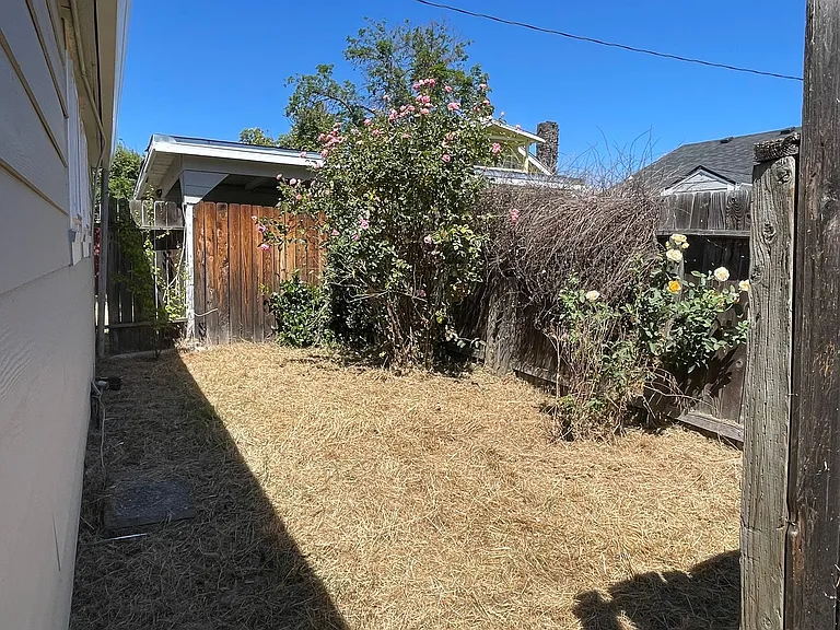 709.5 W Jackson St — Photo 15